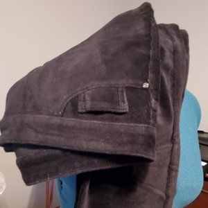 Gloria Vanderbildt corduroy look pants, size 16, black.